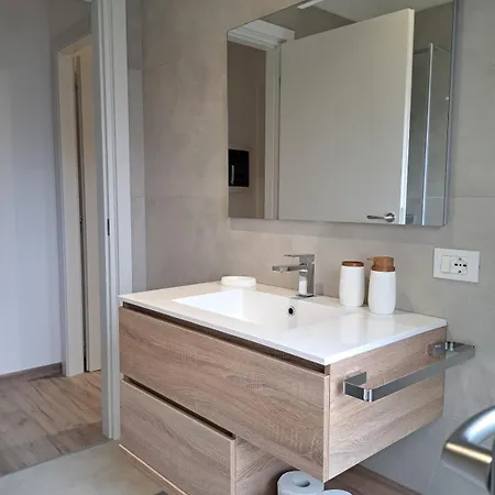 Il Campanone - Centro - Parcheggio Auto Coperto - Neflix E Amazon Prime Apartman *