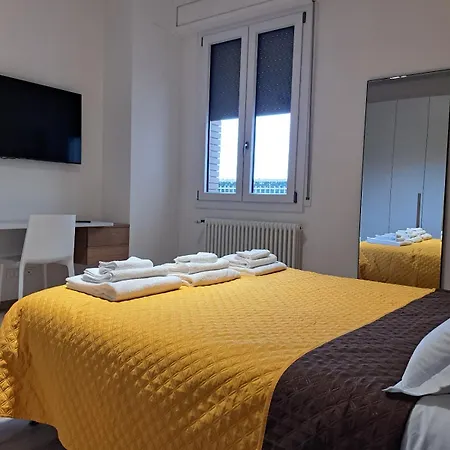 Il Campanone - Centro - Parcheggio Auto Coperto - Neflix E Amazon Prime Апартаменты Сассуоло