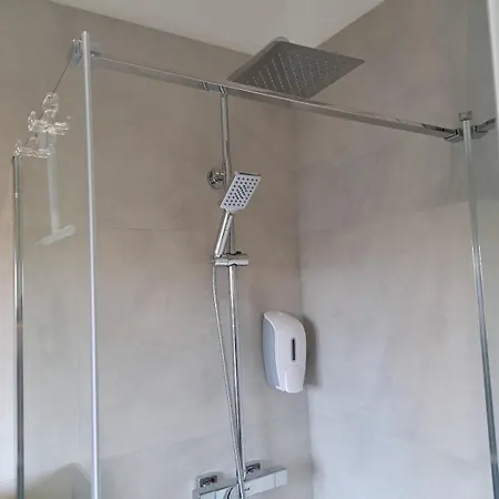 Il Campanone - Centro - Parcheggio Auto Coperto - Neflix E Amazon Prime Апартаменты