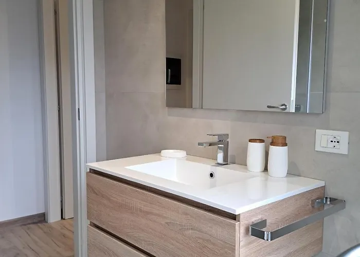 Il Campanone - Centro - Parcheggio Auto Coperto - Neflix E Amazon Prime Appartamento *